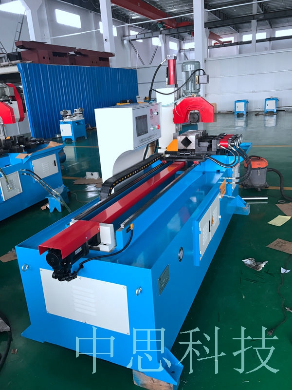 液壓提供的動力很大，壁厚超過10mm的都可以有效切割